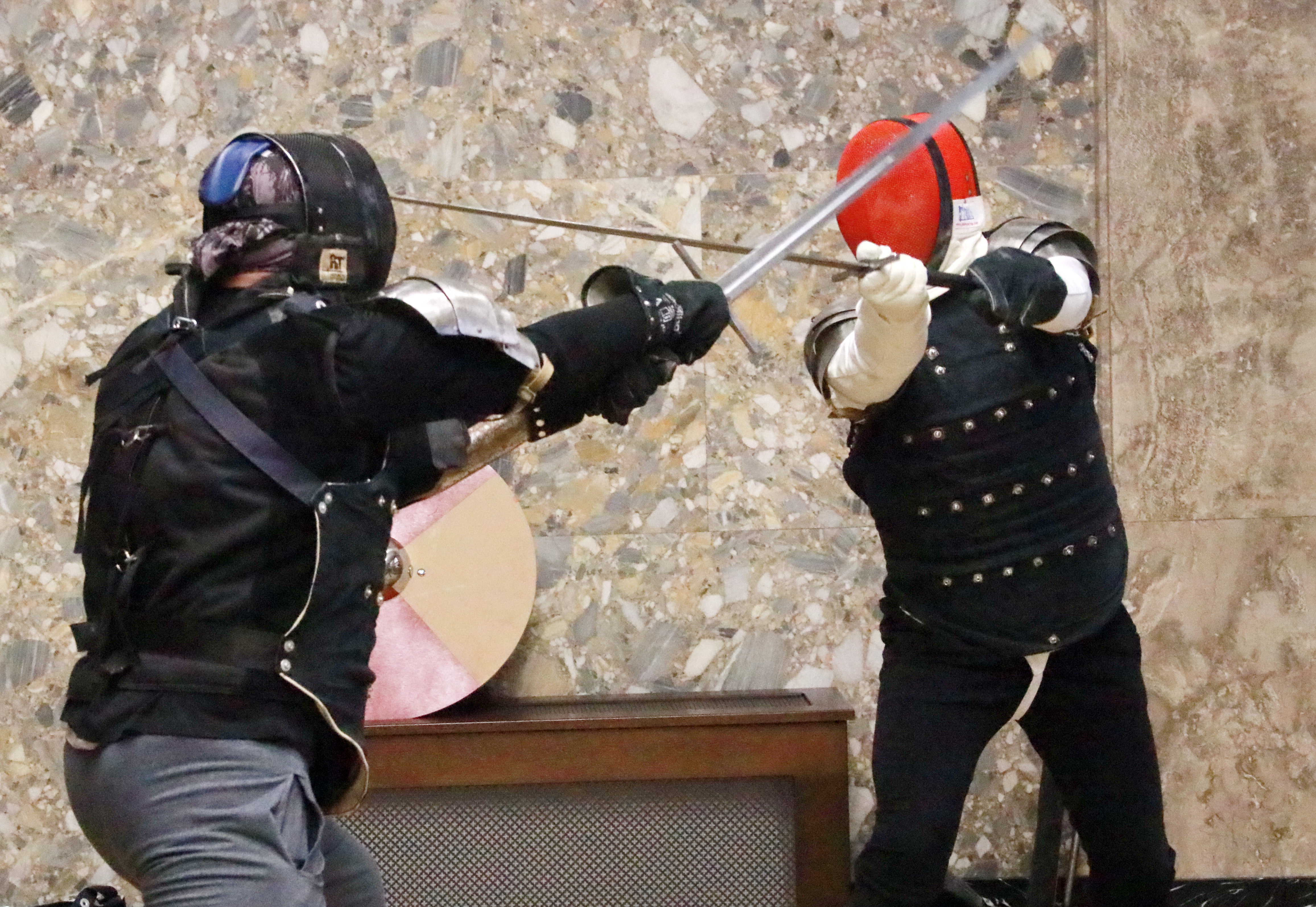 Narodni_muzej_u_Beogradumacevanje_i_maceviSv_DjordjeMedieval_fencingNational_museumBelgradV_Vukadinovicwww_macevanje_org_002.JPG
